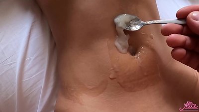 دمیدن عمیق و رابطه جنسی پرشور از نزدیک - اسپرم خورده شده